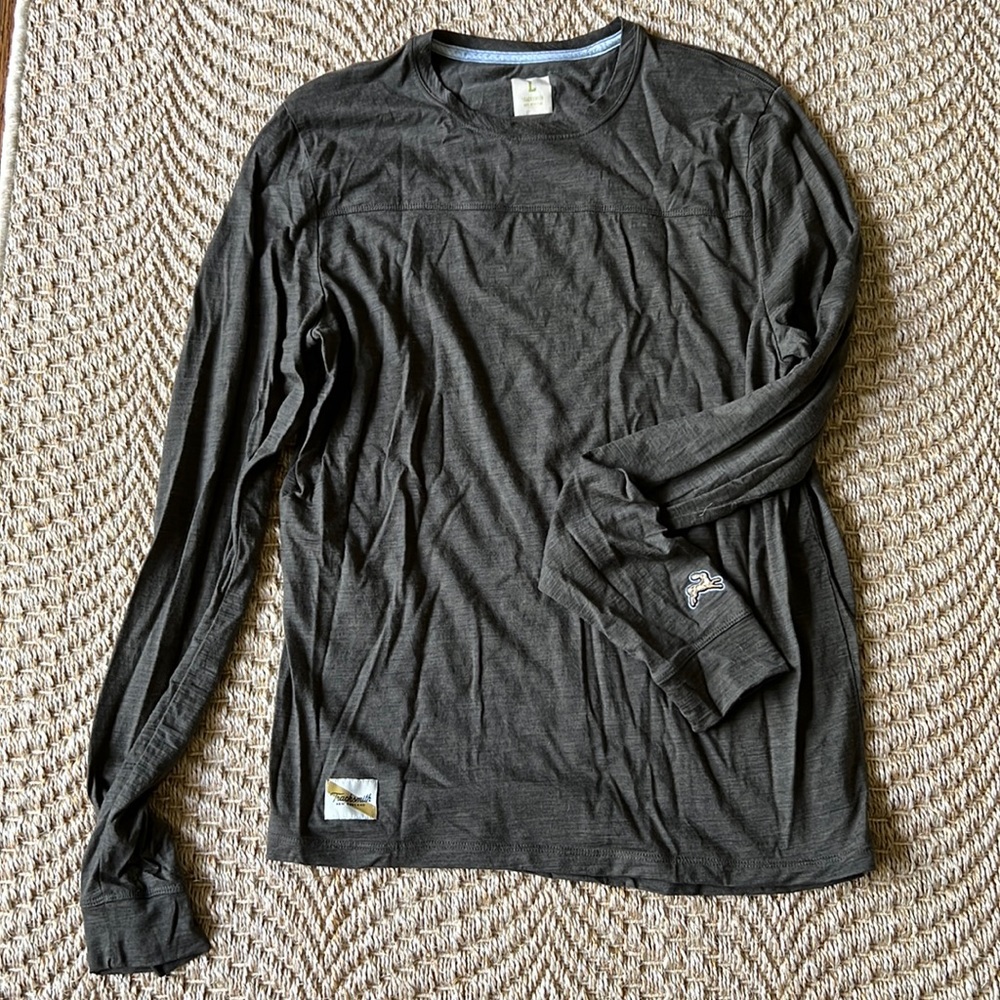 Tracksmith.  Harrier.  Size Large